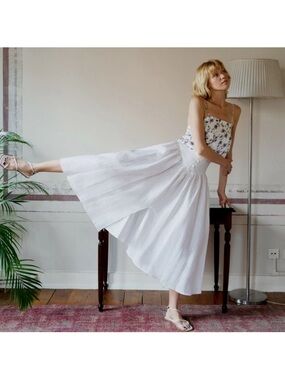 Ohsevendays Dani Skirt in White Size Medium